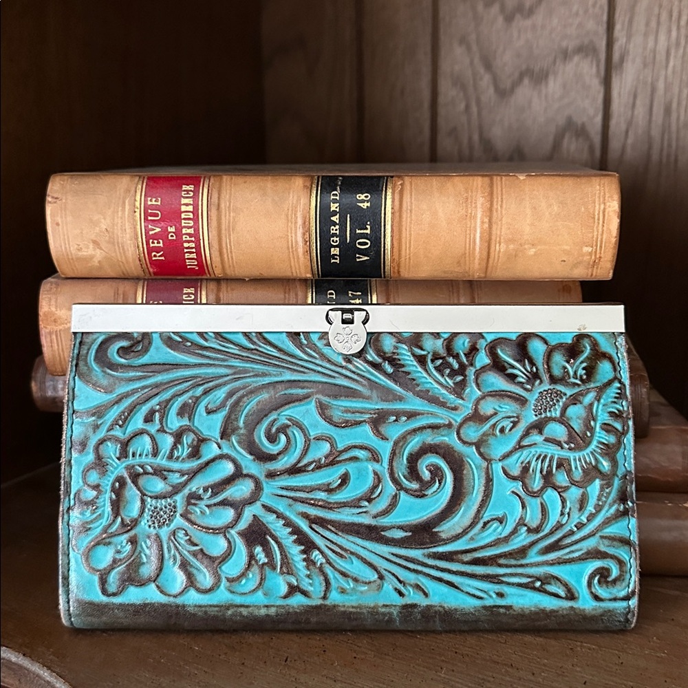 NWOT Patricia Nash Cauchy Floral Embossed Clutch/Wallet